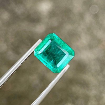 4.35 carats Emerald Stone Emerald Cut Natural Gemstone from Zambia