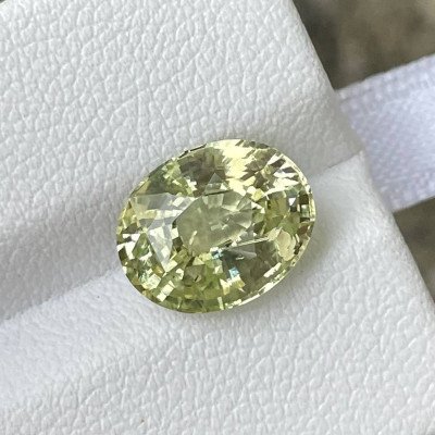 4.99 carats Yellow Sapphire Stone Oval Cut Natural Sri Lankan Gemstone